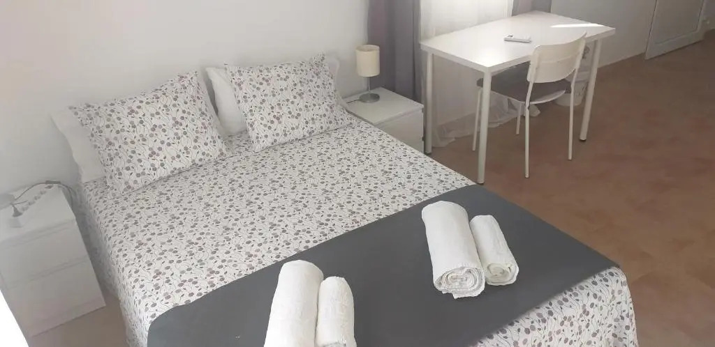 C&BLOLA - Habitacion independiente con baño privado y aire acondicionado - Minimo 3 dias