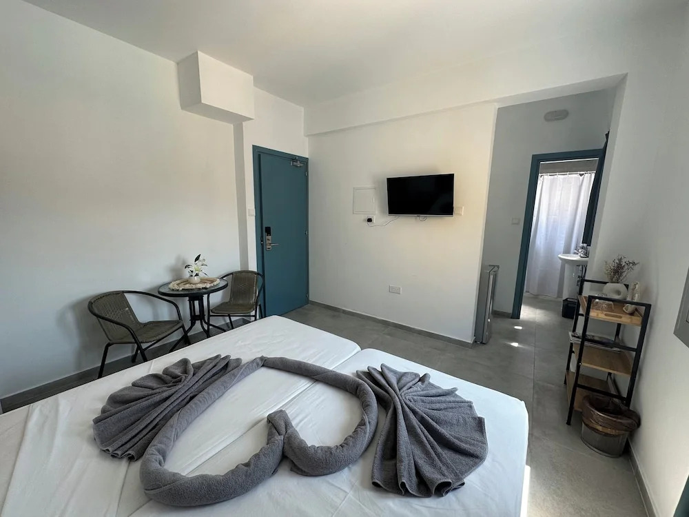Sun Plaza Suites