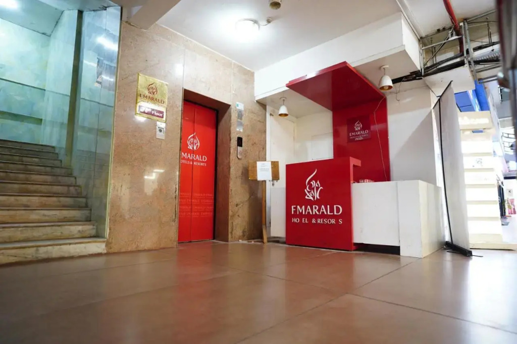 Capital O 27703 Welcare Emarald