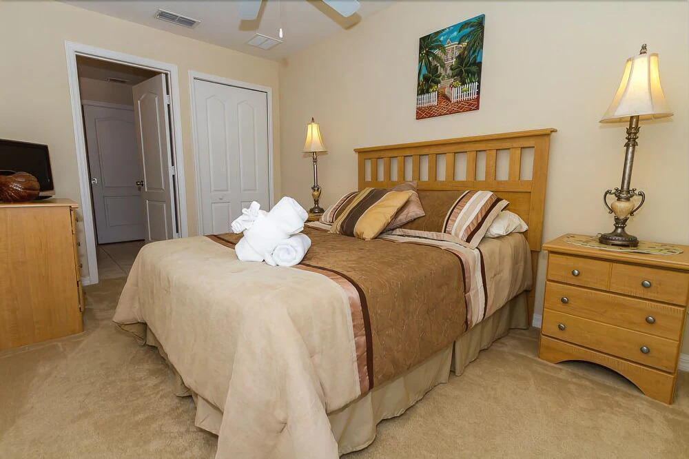 Fabulous 5 bed Villa With South Facing Pool and spa Overlooking Water and Conservation