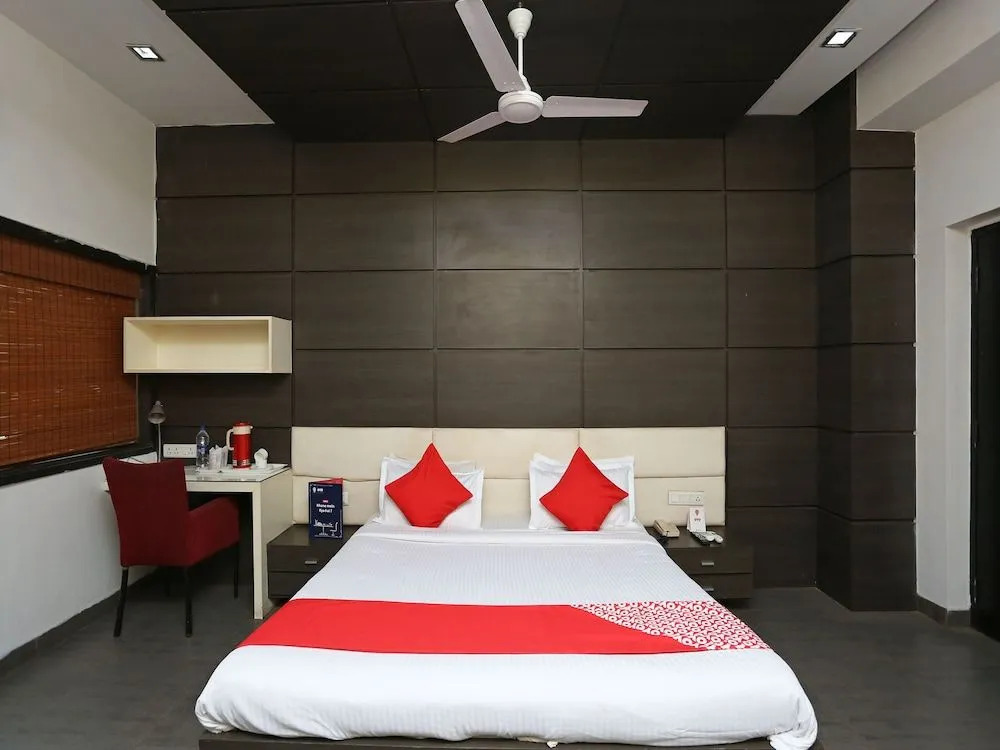OYO 11939 Hotel Queens Club of India