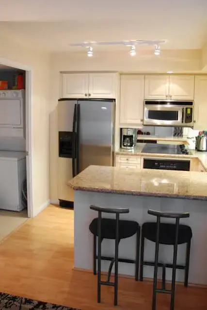 Toronto Luxury Accommodations - University Plaza
