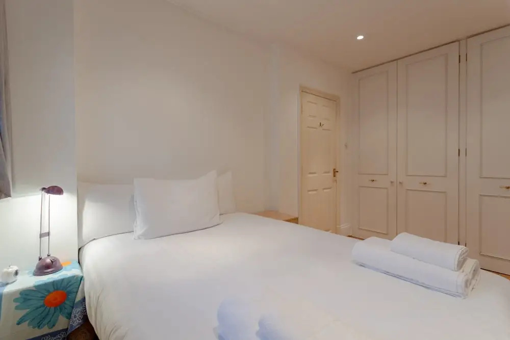 2 Bedroom Apartment With Garden in Chelsea