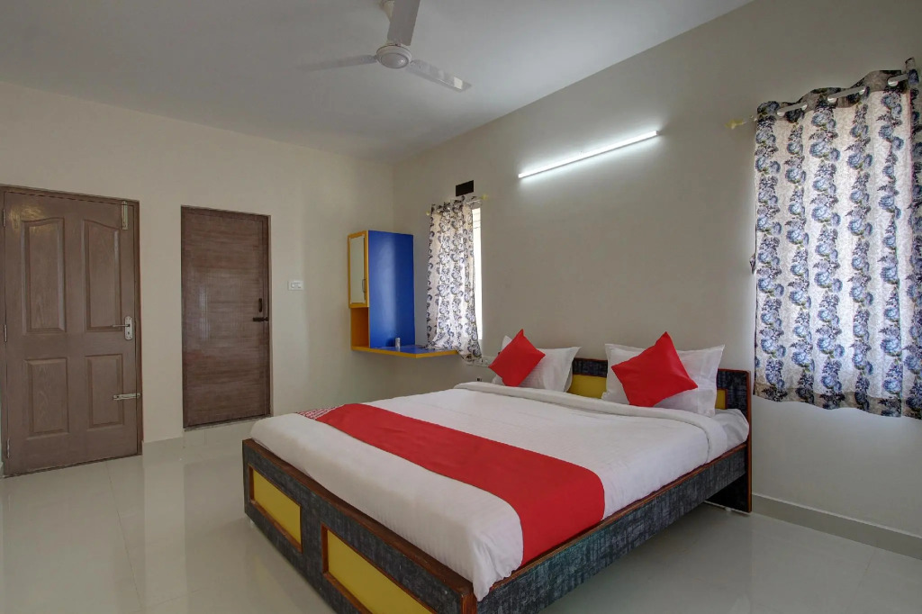 OYO 28428 Ruthira Residency