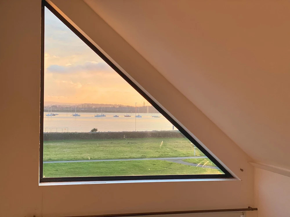 Luxurious Designer Penthouse - Grand Bay Views