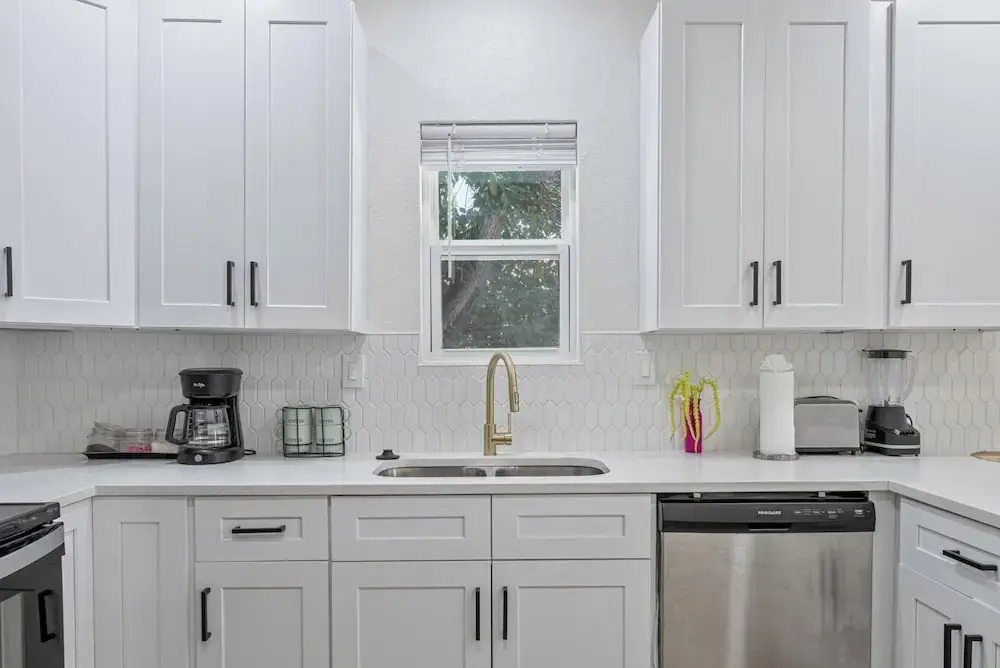 Glorius Amazing 2br/1ba Stay Near Lively Downtown!