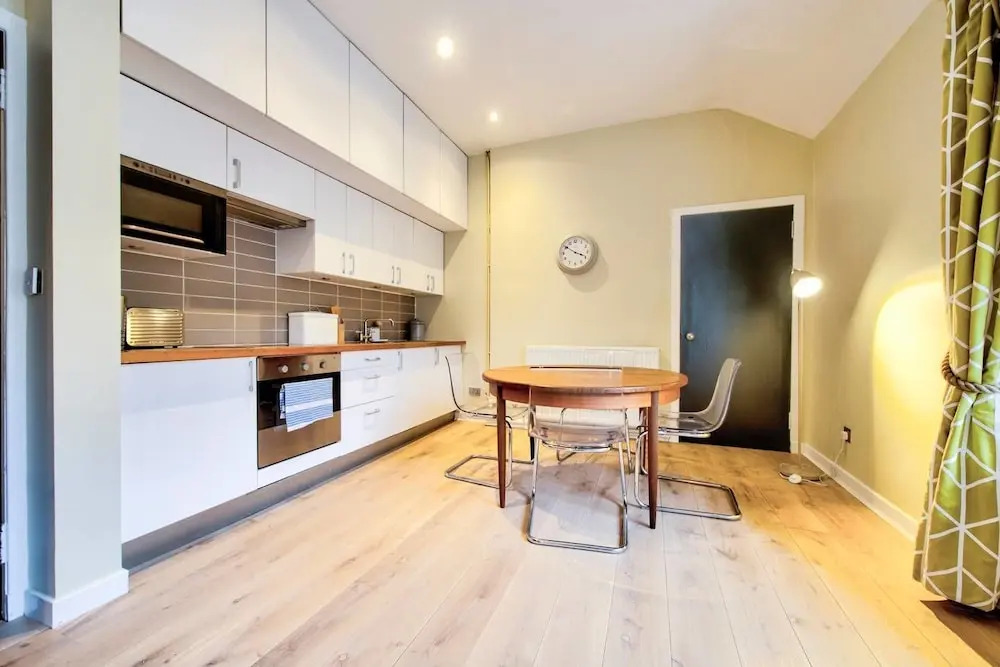Quiet Mews House In The City Centre