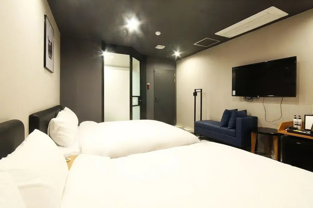 Changwon Myeongseo-dong No. 25 Hotel Convention Branch