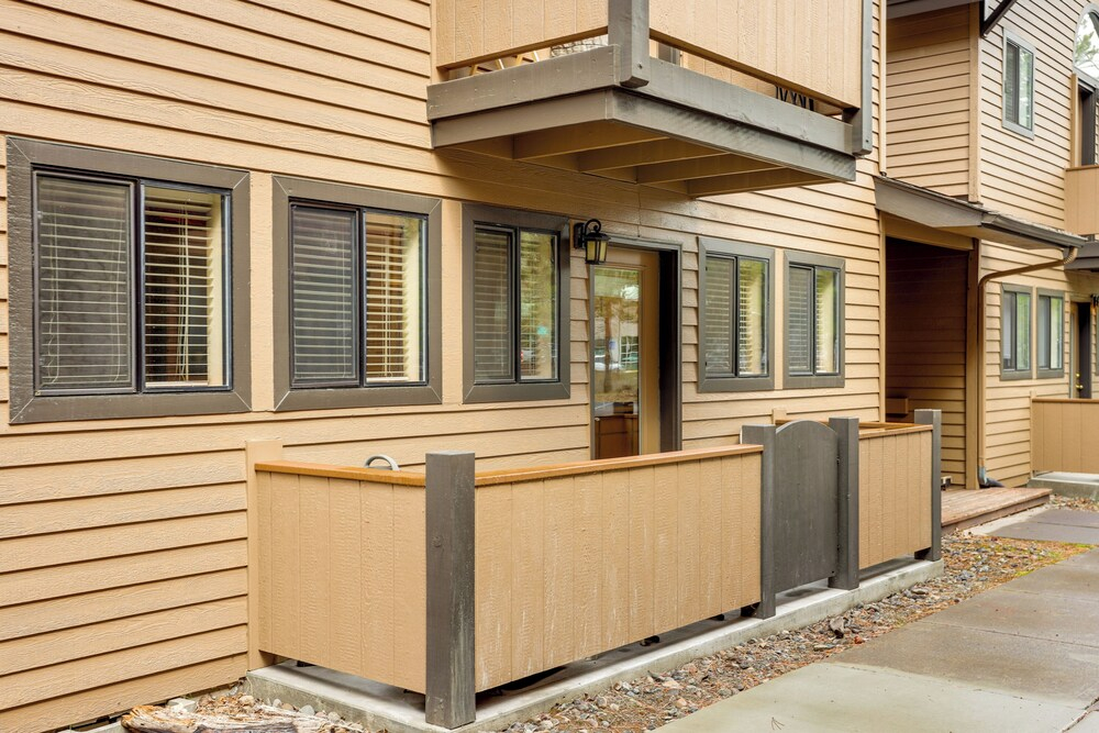 Sunriver Vacation Rental w/ Community Hot Tub!