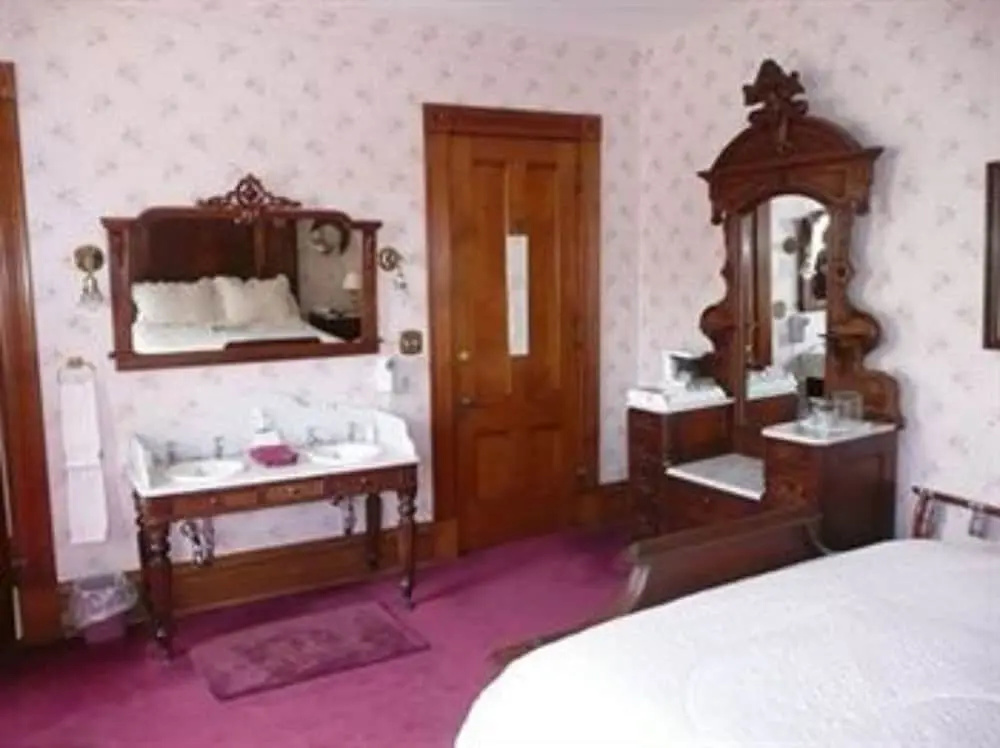 Squiers Manor B&B