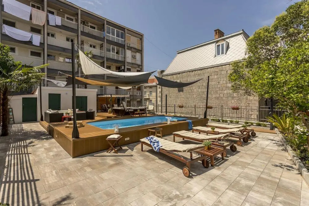Evala luxury rooms with pool and garden