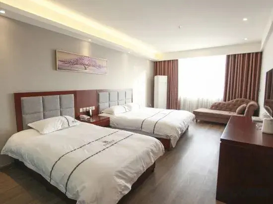 Huangmei Haotai Business Hotel