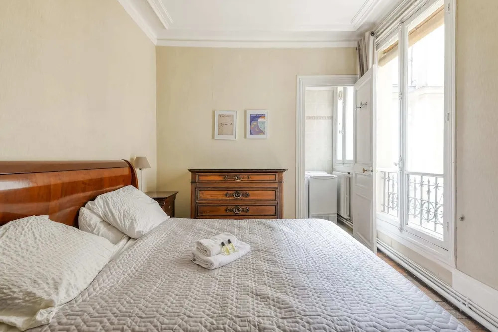 Bright and Homely Apartment in Batignolles