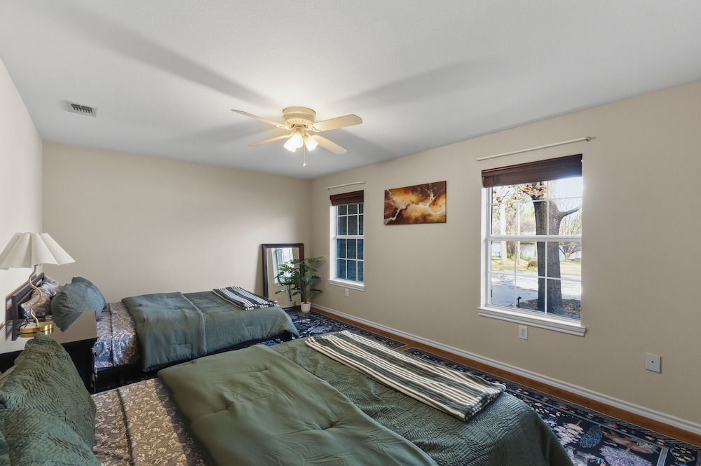 Oakwood Oasis: 1.4 Acres Of Tranquility 6 Bedroom Home