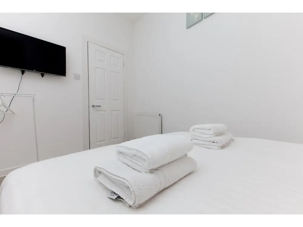 Bright 1BR Main Door, Festival, Apartment for 3