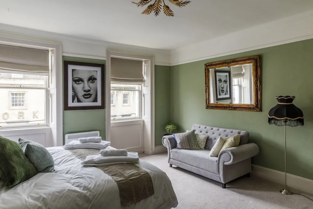 Impeccable 4-bed Apartment in Bath