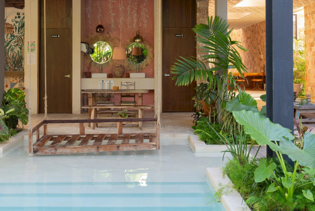 Stylish 3BR Apartment | Insta-worthy pool | Best WiFi | 10 min Bike Ride to the Beach