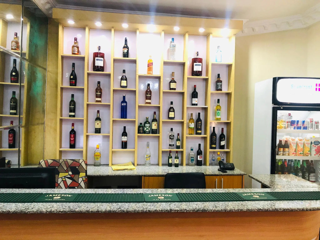 CribVille Hotel & Suites