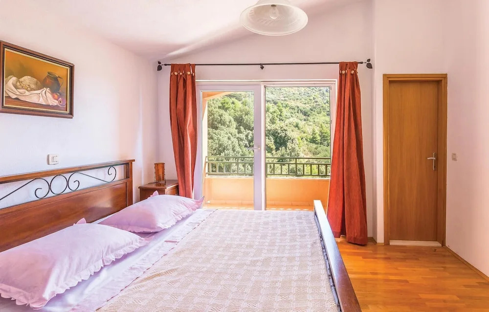 Beautiful Apartment in Makarska With 1 Bedrooms and Wifi