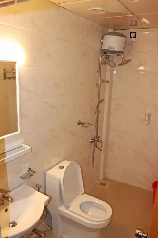Gulnaar Inn Near US Counsulate Sankar nethralaya Apollo Hospital