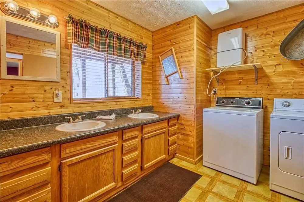 Black Bear Lookout - Two Bedroom Cabin