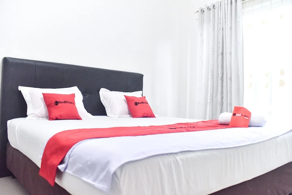 RedDoorz near Sultan Hasanuddin Airport 2 Makassar