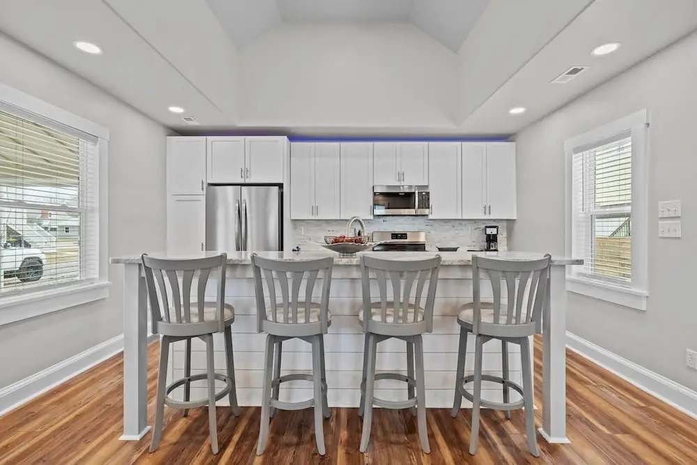 Conch's Point Cottage 2 Bedroom Home by RedAwning