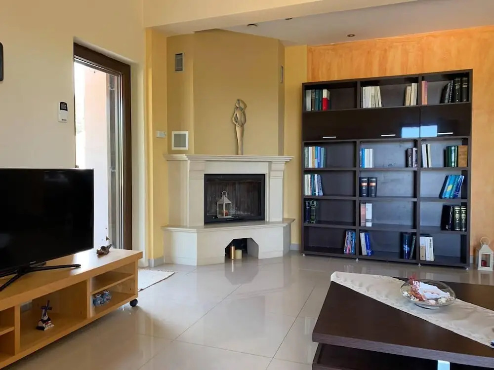 Stunning 3-bedroom Villa Near Malia Beach