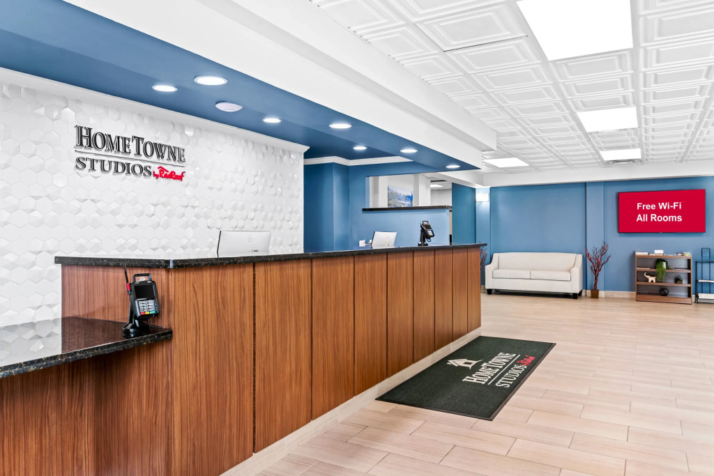 HomeTowne Studios by Red Roof & Conference Center Cortland