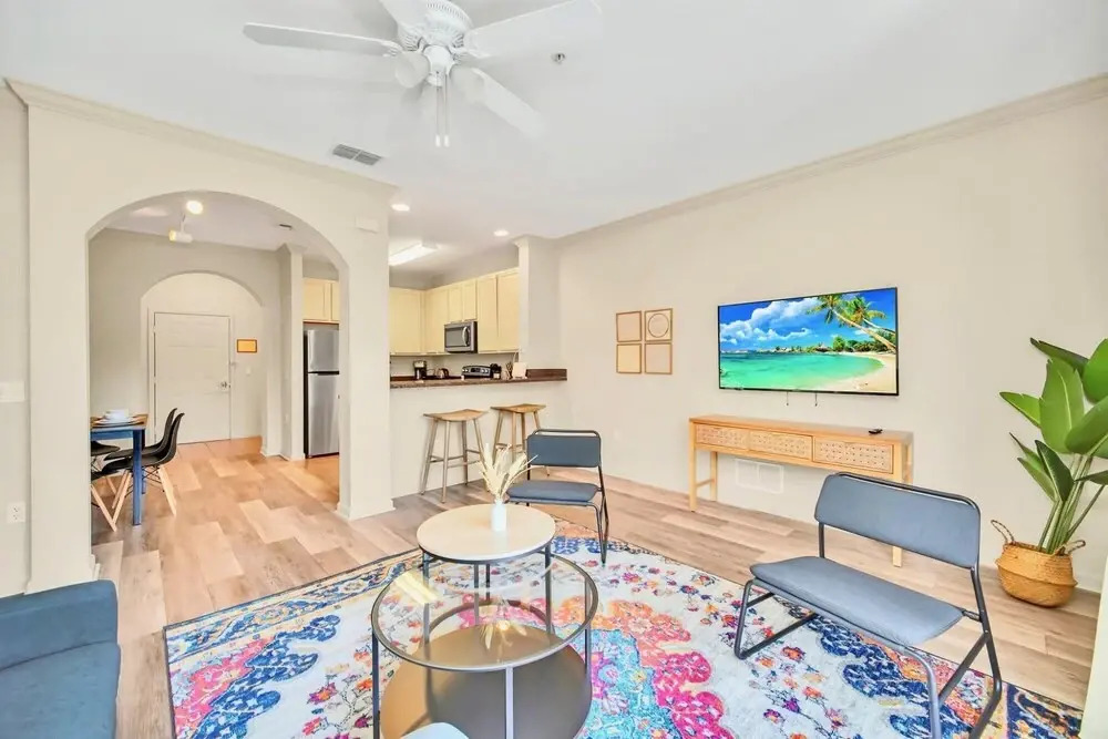 Bright 2BR Condo With Pool Hot Tub Close to Disney