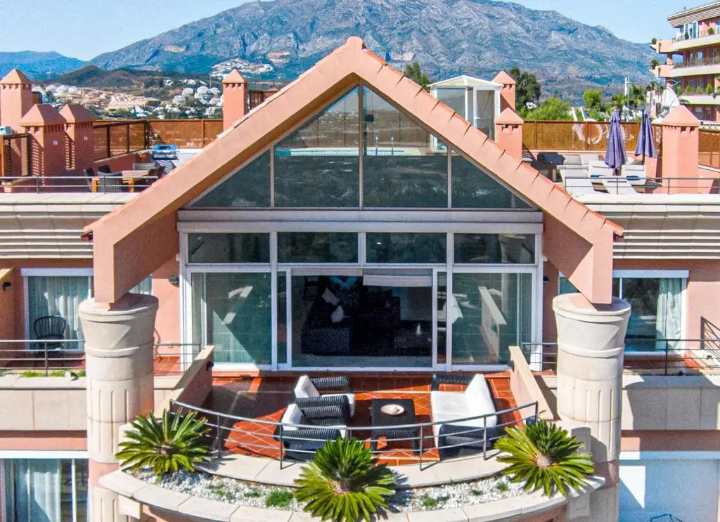 HEATED ROOFTOP POOL PENTHOUSE VIEWS MAGNA MARBELLA