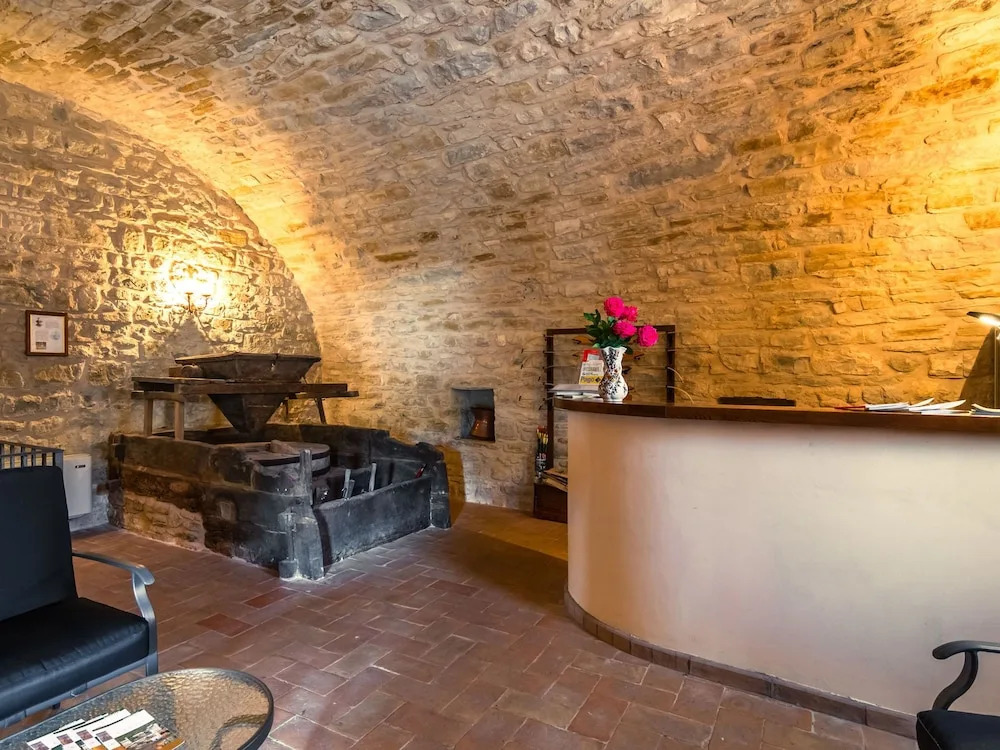 Dreamy Farmhouse with Hot Tub, Garden, BBQ, Swimming Pool
