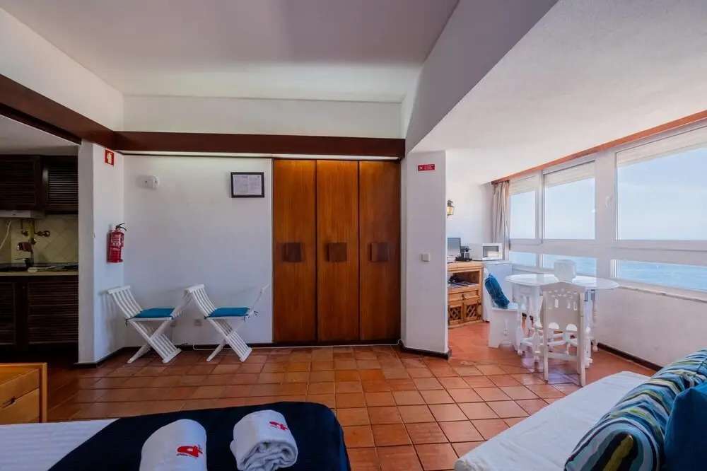 Rent4rest Sesimbra Ocean View Studio - Direct Beach Access