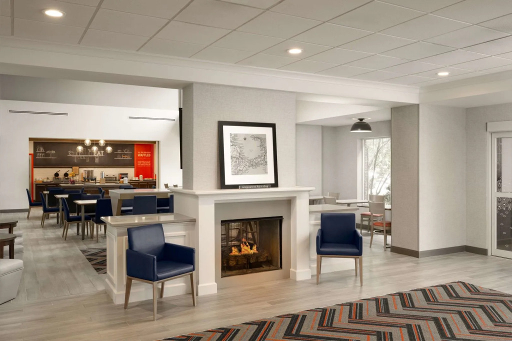 Hampton Inn & Suites - Cape Cod / West Yarmouth