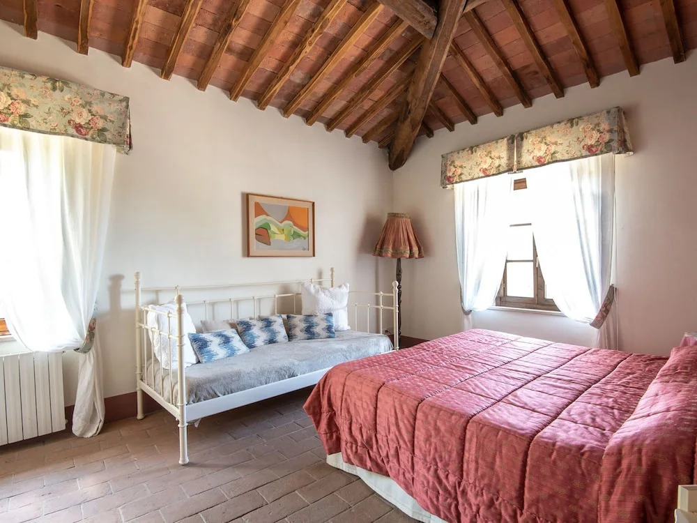 Secluded Apartment in Rapolano Terme with Garden