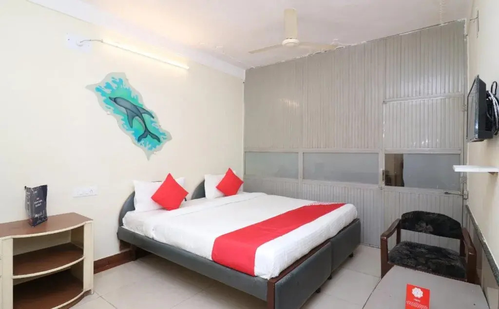 OYO 13657 Hotel Radhika