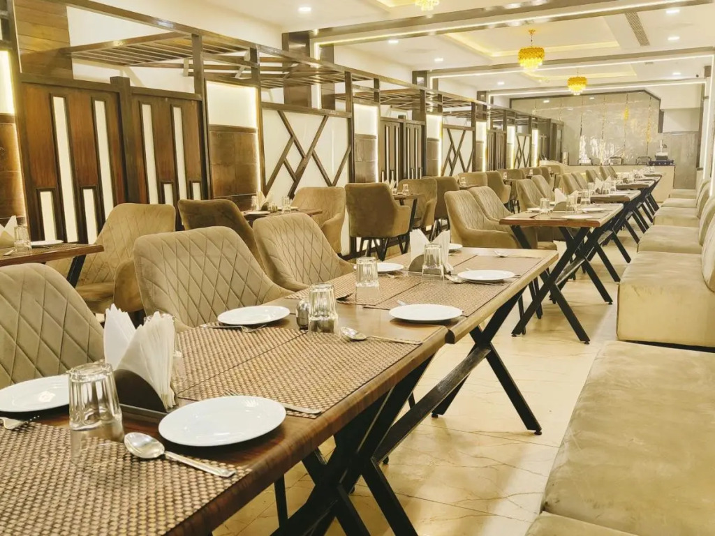 Hotel Diamond Creek ,Near Railway Station
