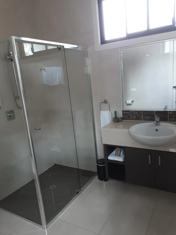 Adelphi Apartment 2- Poolside or Apartment 2A- King Studio