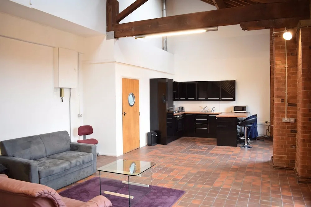 2 Bedroom Old Warehouse Near Canary Wharf