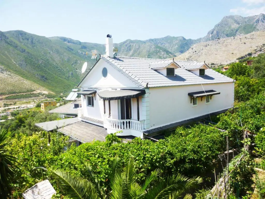 Vila Altini Borsh