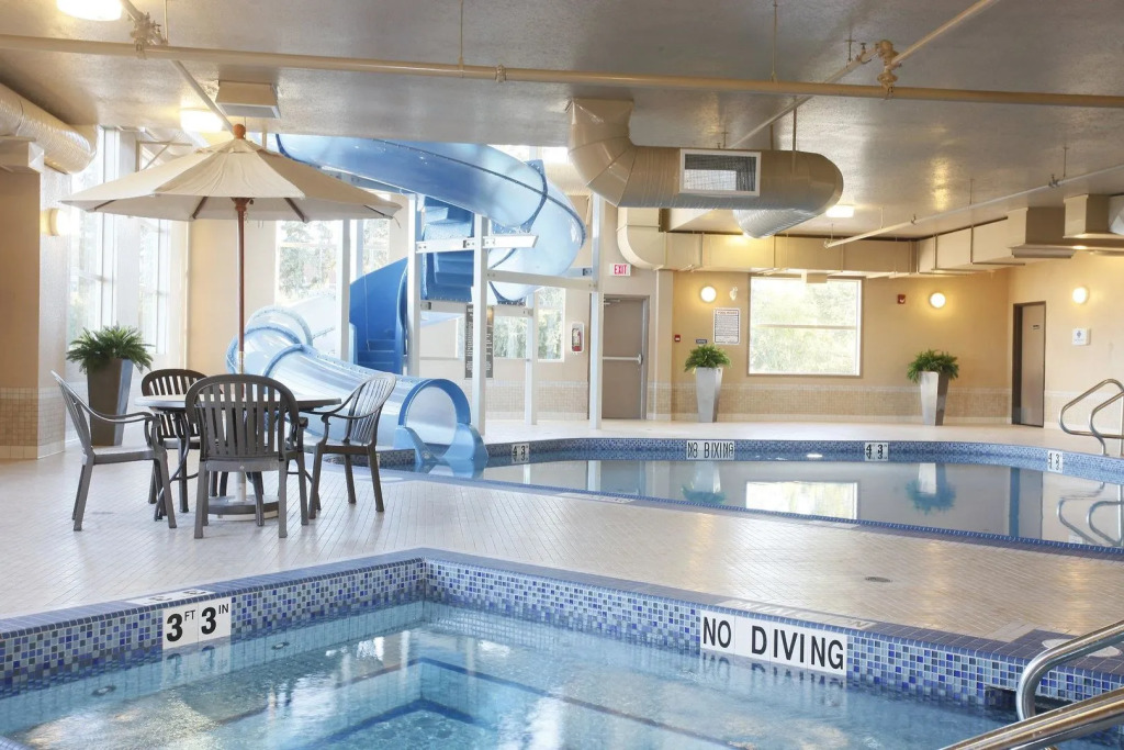 Pomeroy Inn & Suites at Olds College