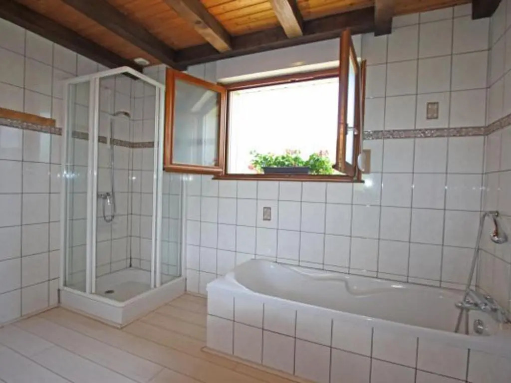 Gîte confortable à Basse-sur-le-Rupt - 3 chambres, terrasse, proche La Bresse - FR-1-589-42