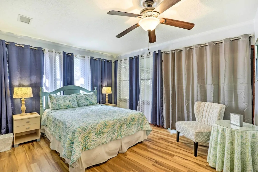 Sleeps 9 | Walk to Beach | St. Augustine Home