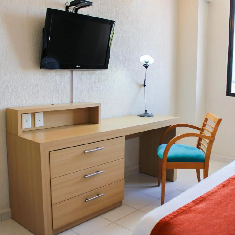 Hotel & Suites Real del Lago