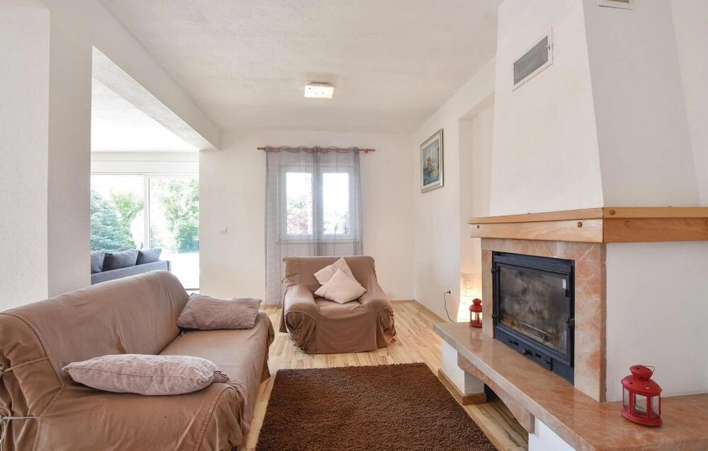 Two-Bedroom Holiday Home In Sinj