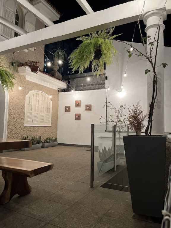 Nuhh Hostel & Café
