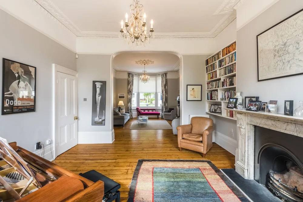 Luxurious Highbury Mansion with Beautiful Garden