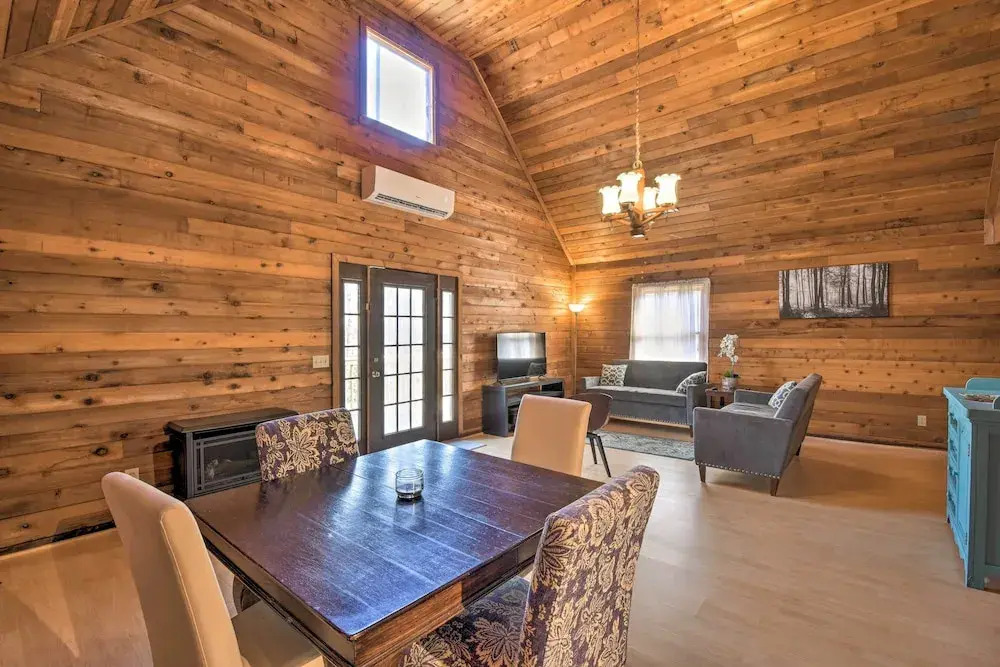 Woodsy Blue Ridge Retreat, 3 Mi to Downtown!