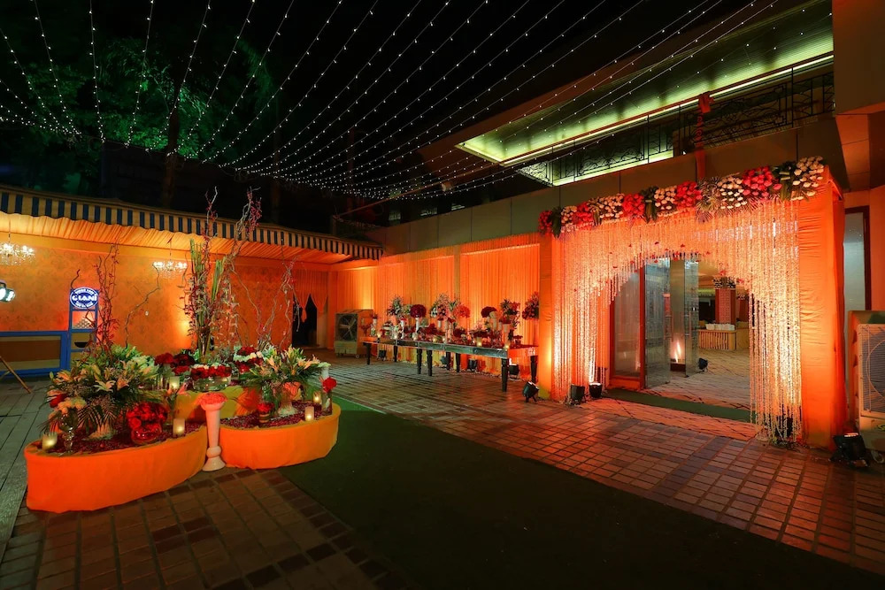 Dee Marks Airport Hotel & Resorts