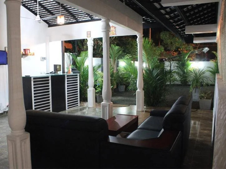 Tharusha Hotel
